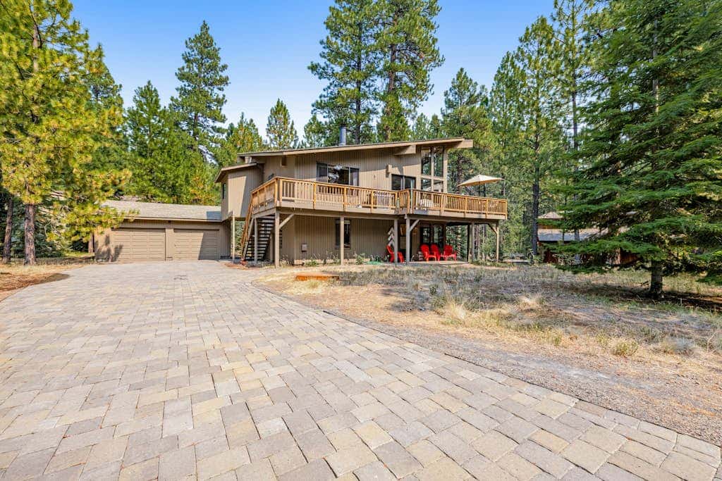 House in Black Butte Ranch with shared amenities