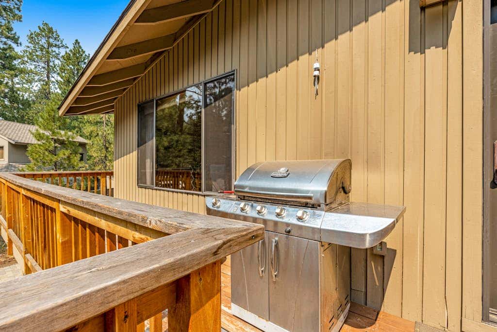 House in Black Butte Ranch with shared amenities