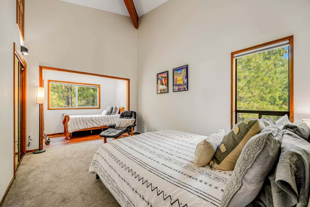 House in Black Butte Ranch with shared amenities