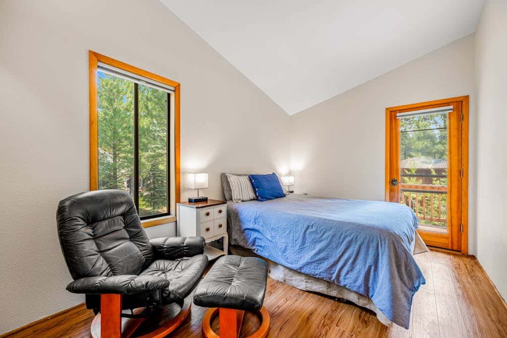 House in Black Butte Ranch with shared amenities