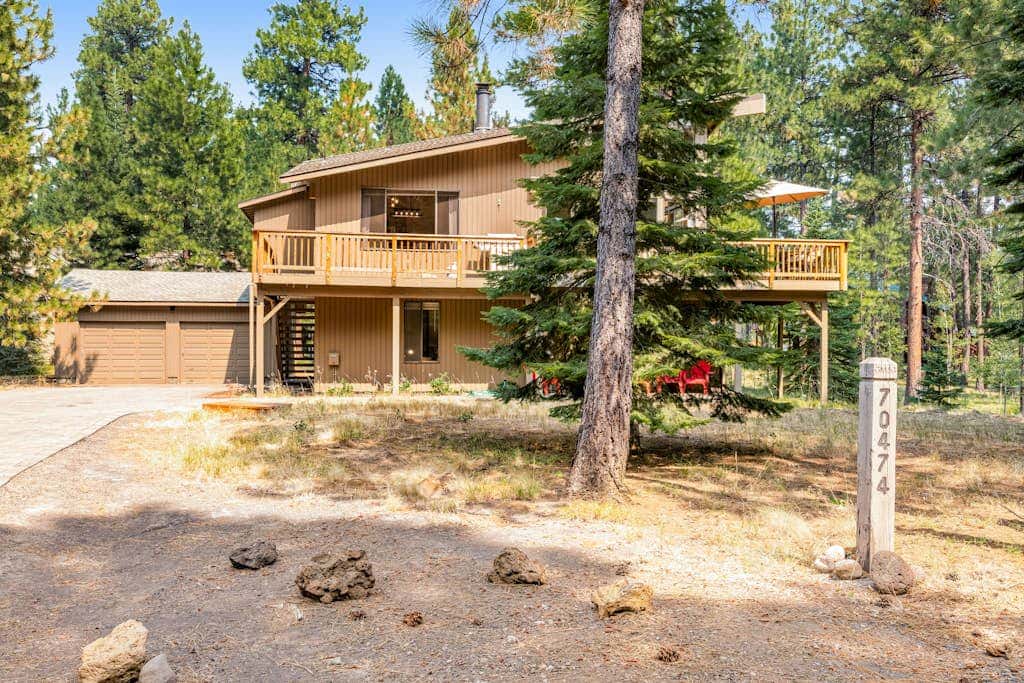 House in Black Butte Ranch with shared amenities