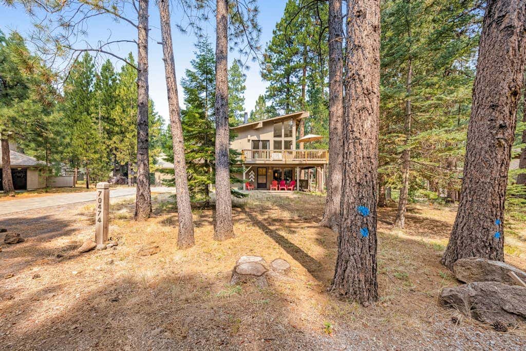 House in Black Butte Ranch with shared amenities