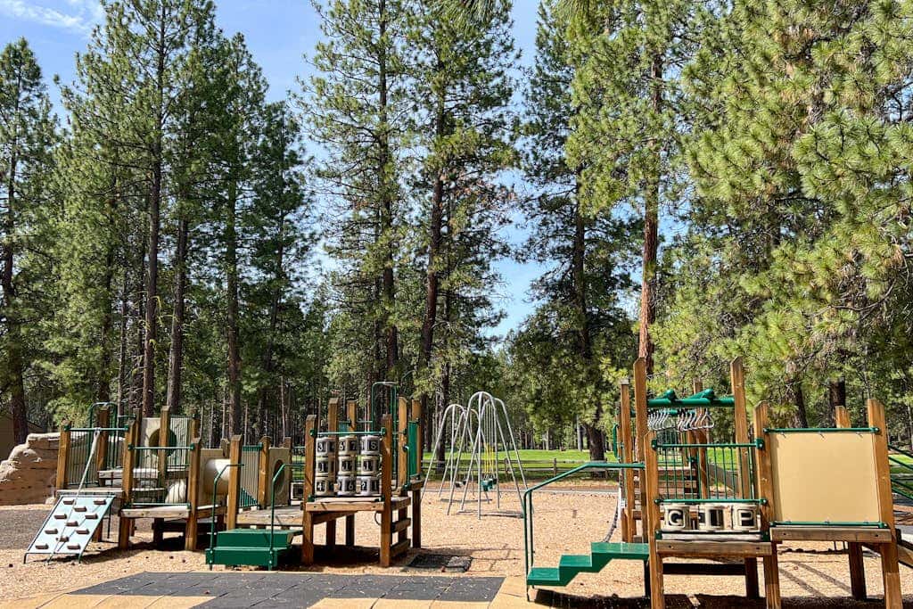 House in Black Butte Ranch with shared amenities