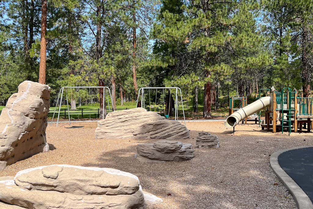 House in Black Butte Ranch with shared amenities