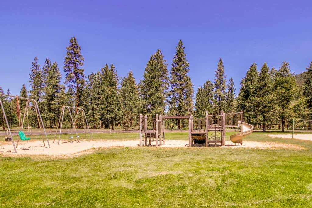 House in Black Butte Ranch with shared amenities