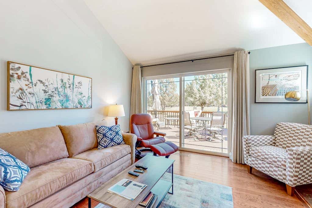 Relaxation & Adventure in Eagle Crest - Charming Townhouse with Resort Amenities