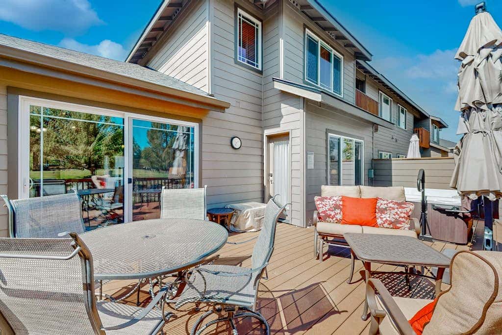Relaxation & Adventure in Eagle Crest - Charming Townhouse with Resort Amenities