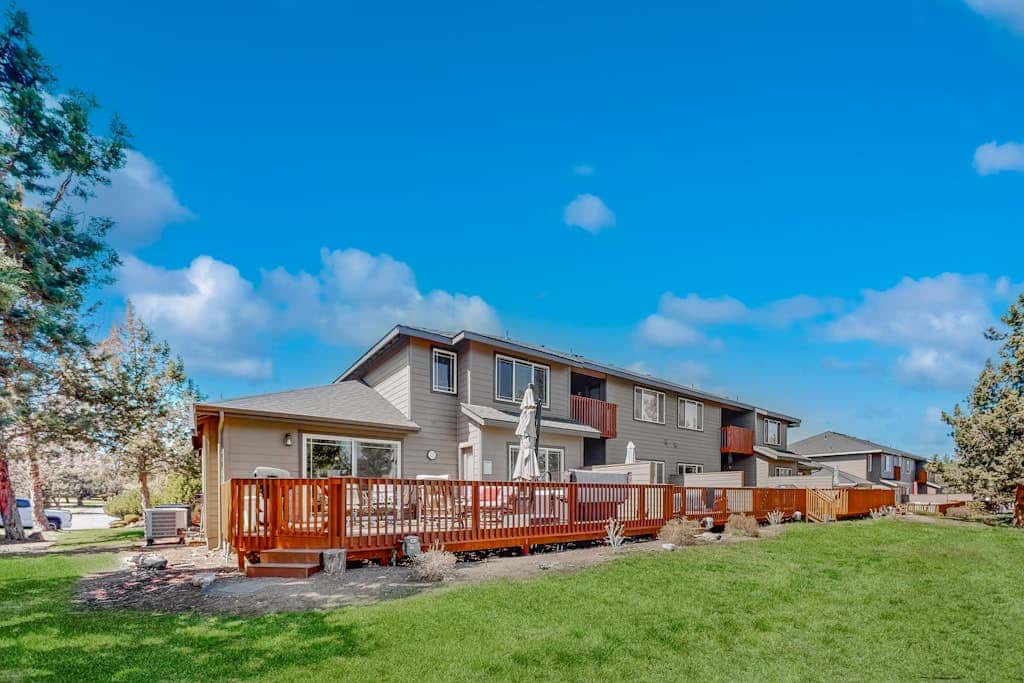 Relaxation & Adventure in Eagle Crest - Charming Townhouse with Resort Amenities