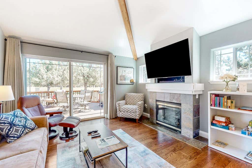 Relaxation & Adventure in Eagle Crest - Charming Townhouse with Resort Amenities
