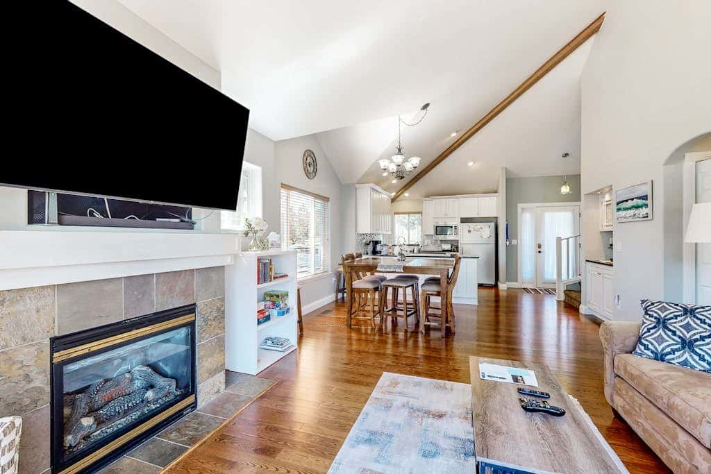 Relaxation & Adventure in Eagle Crest - Charming Townhouse with Resort Amenities