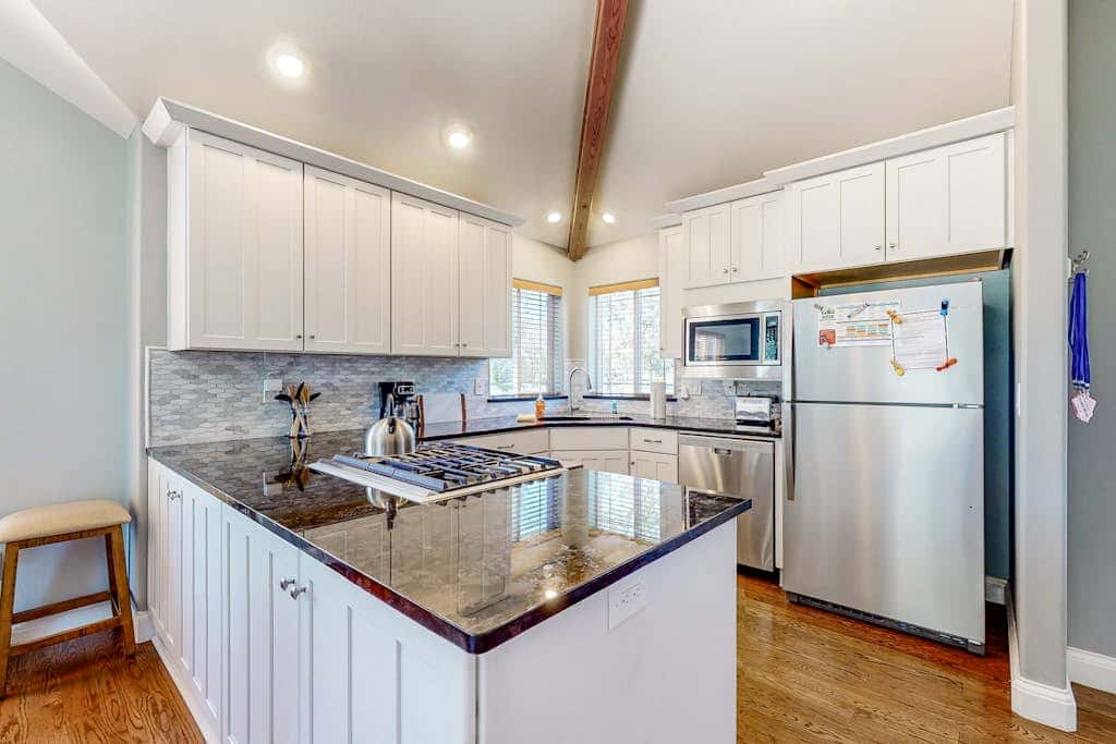 Relaxation & Adventure in Eagle Crest - Charming Townhouse with Resort Amenities