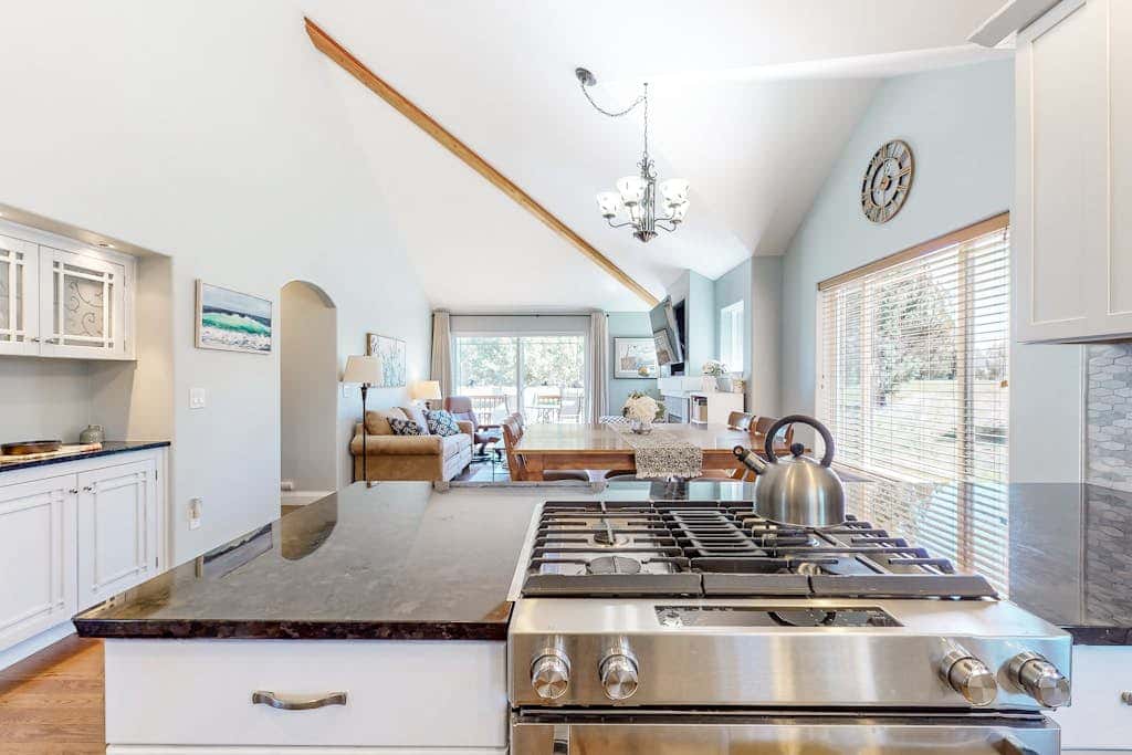 Relaxation & Adventure in Eagle Crest - Charming Townhouse with Resort Amenities