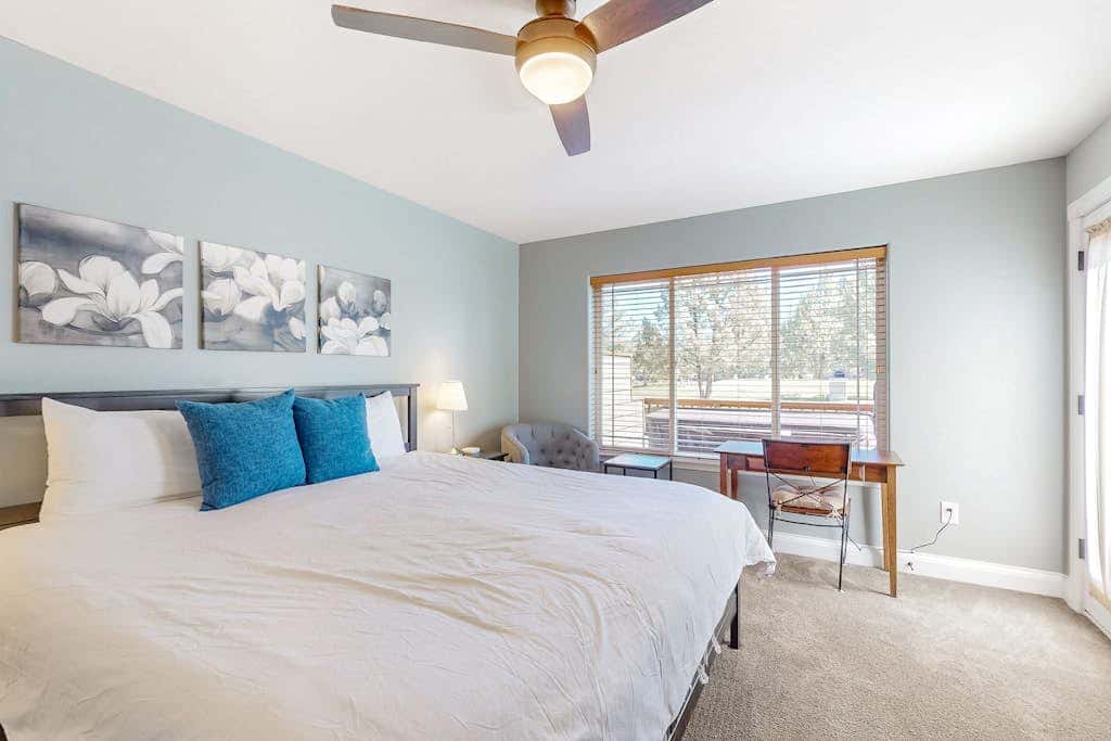 Relaxation & Adventure in Eagle Crest - Charming Townhouse with Resort Amenities