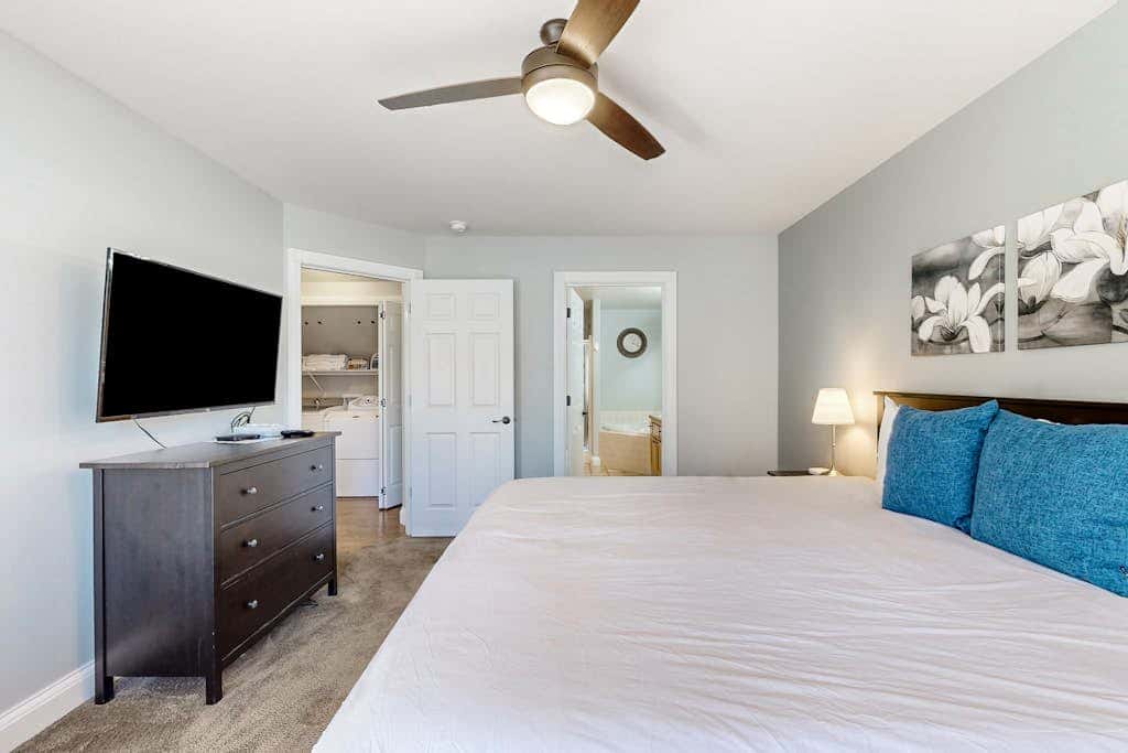 Relaxation & Adventure in Eagle Crest - Charming Townhouse with Resort Amenities