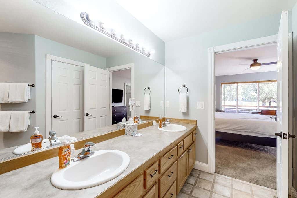 Relaxation & Adventure in Eagle Crest - Charming Townhouse with Resort Amenities