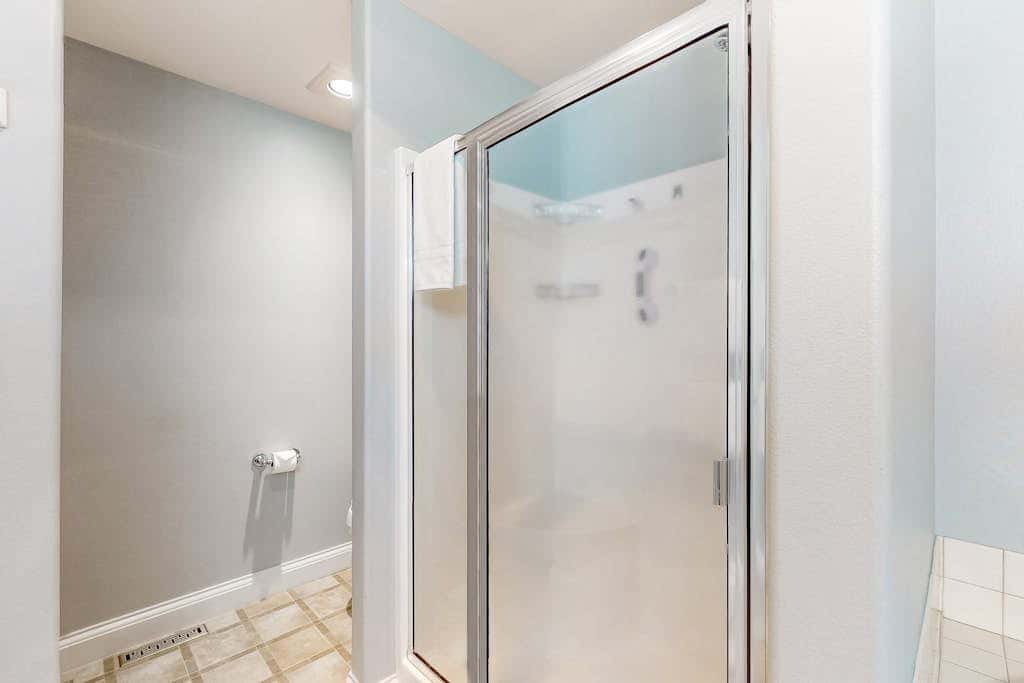 Relaxation & Adventure in Eagle Crest - Charming Townhouse with Resort Amenities