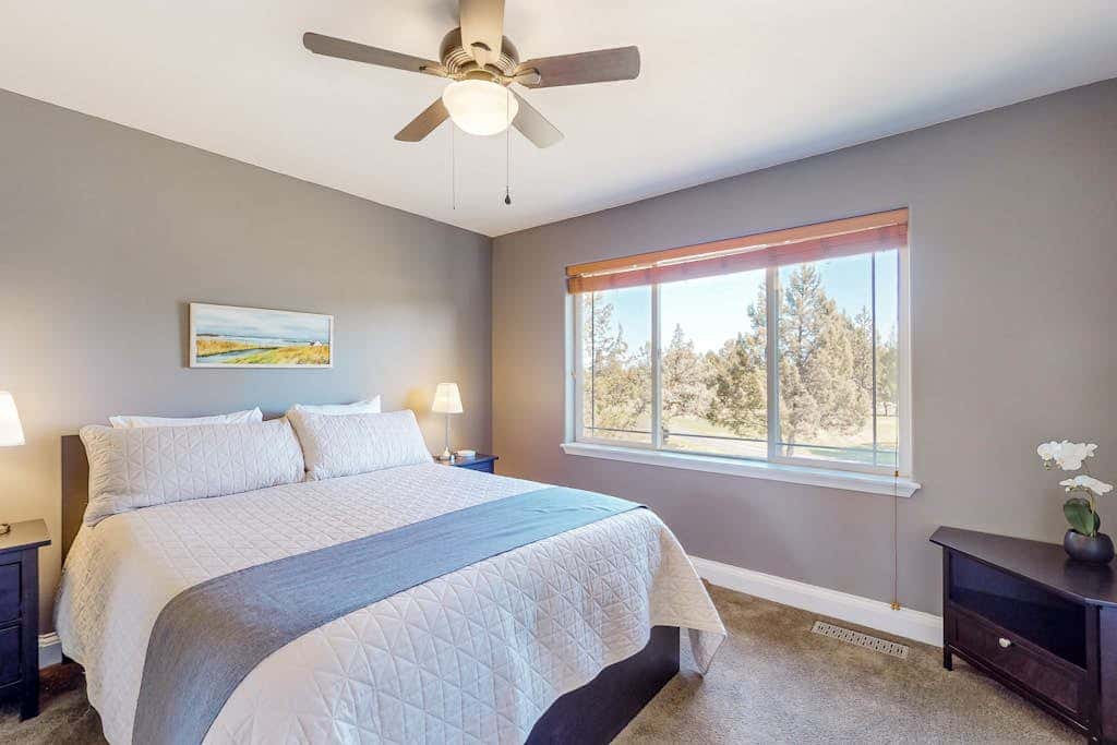 Relaxation & Adventure in Eagle Crest - Charming Townhouse with Resort Amenities