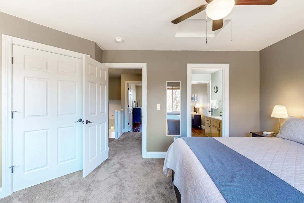 Relaxation & Adventure in Eagle Crest - Charming Townhouse with Resort Amenities