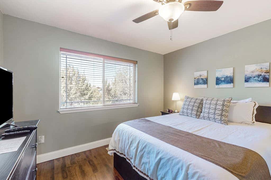Relaxation & Adventure in Eagle Crest - Charming Townhouse with Resort Amenities