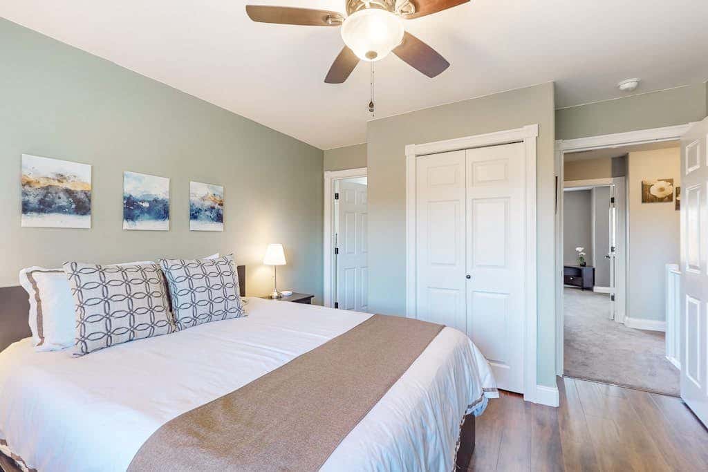 Relaxation & Adventure in Eagle Crest - Charming Townhouse with Resort Amenities