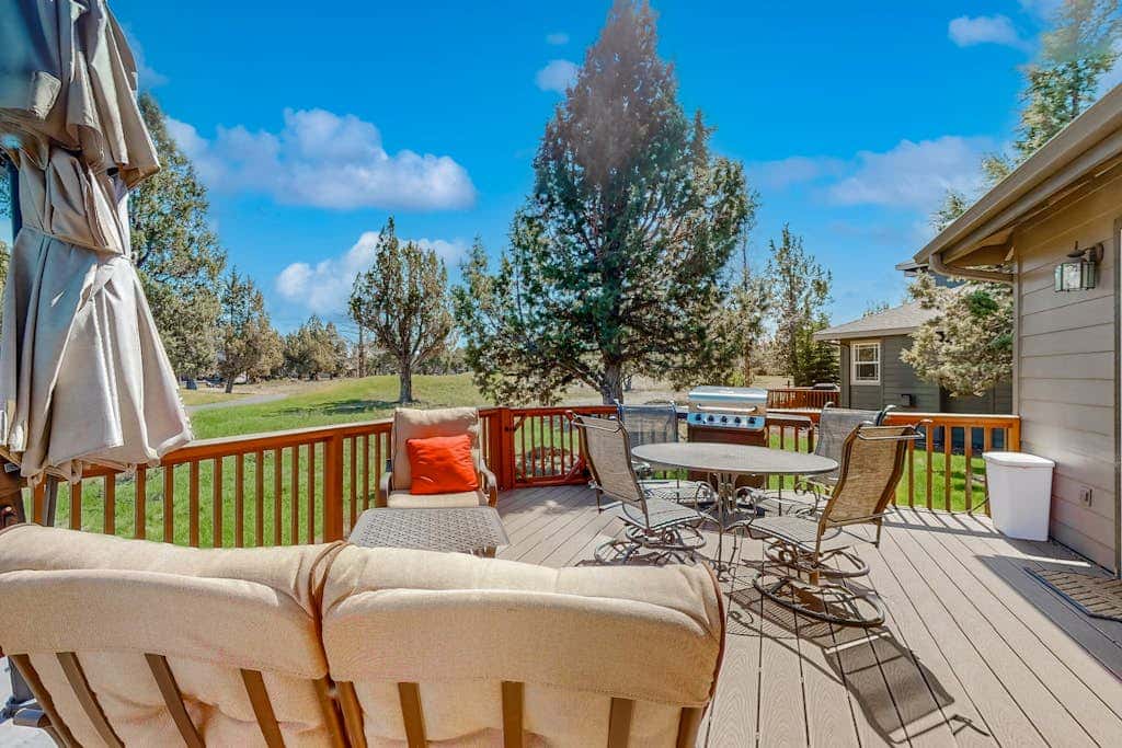 Relaxation & Adventure in Eagle Crest - Charming Townhouse with Resort Amenities