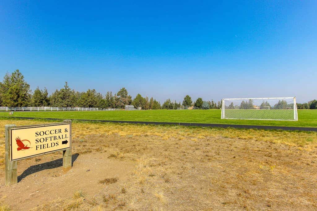 Relaxation & Adventure in Eagle Crest - Charming Townhouse with Resort Amenities