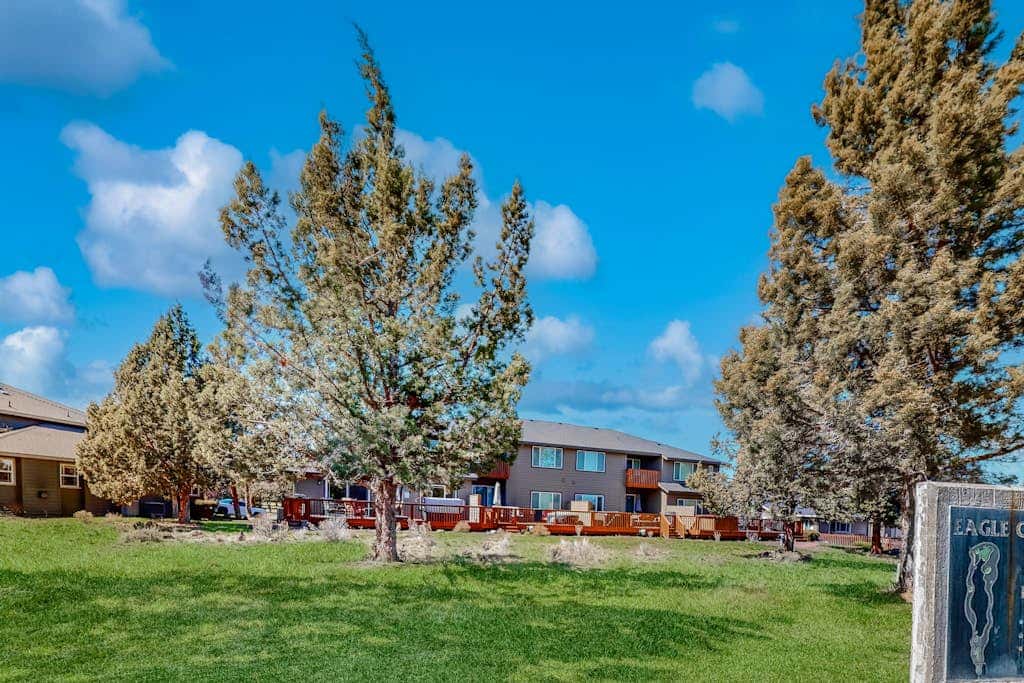 Relaxation & Adventure in Eagle Crest - Charming Townhouse with Resort Amenities