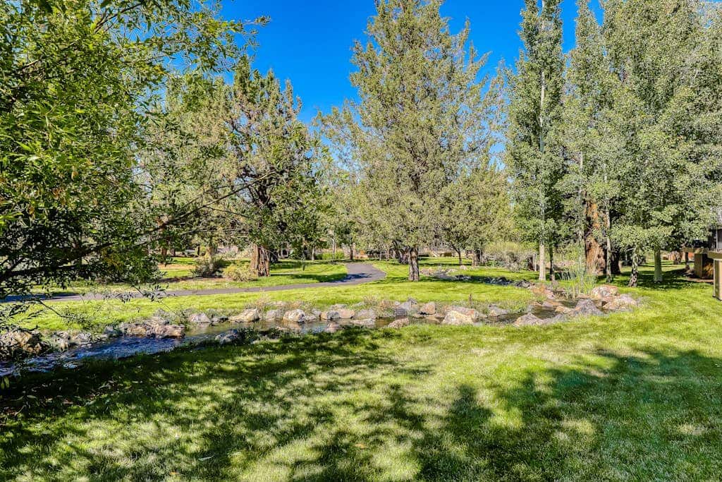 Relaxation & Adventure in Eagle Crest - Charming Townhouse with Resort Amenities