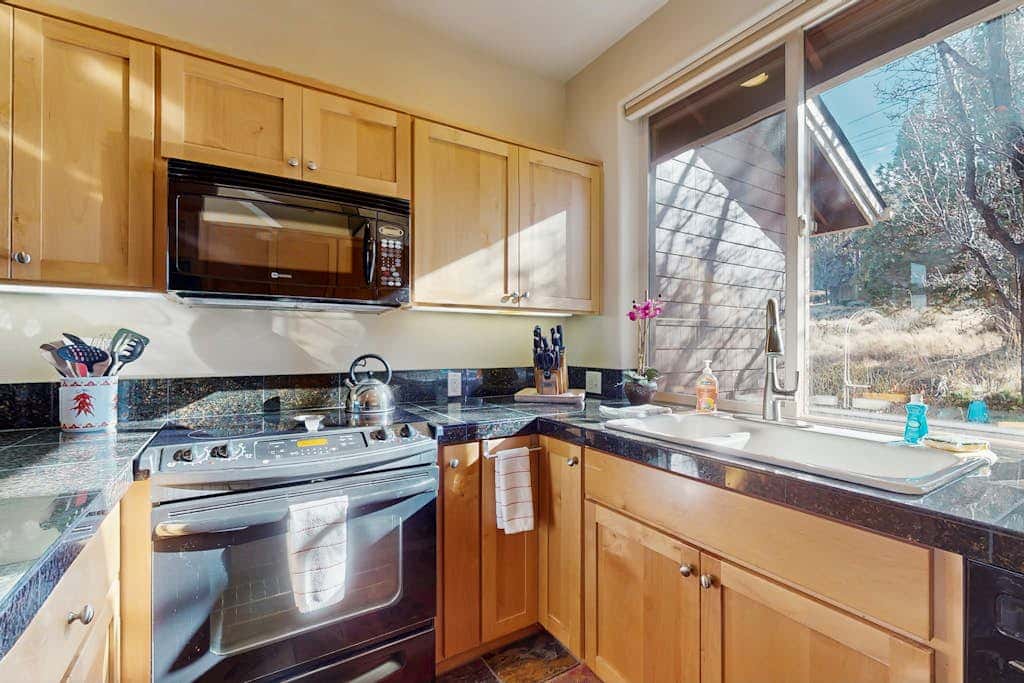 Dog-friendly townhome with mountain views, pools, hot tubs, fitness room, & W&D