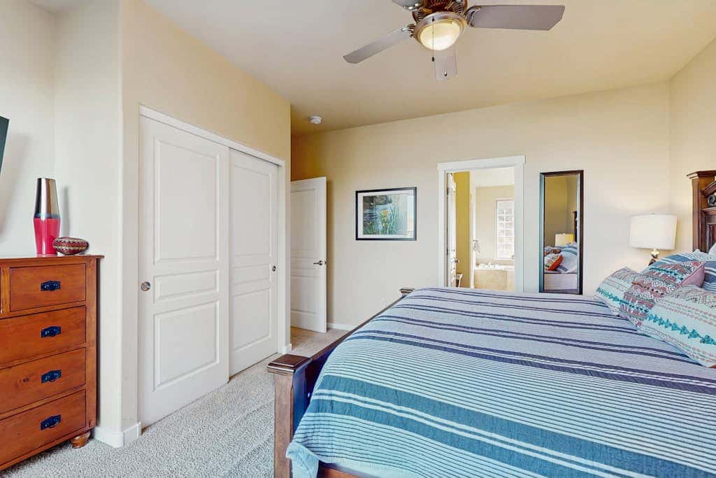Dog-friendly townhome with mountain views, pools, hot tubs, fitness room, & W&D