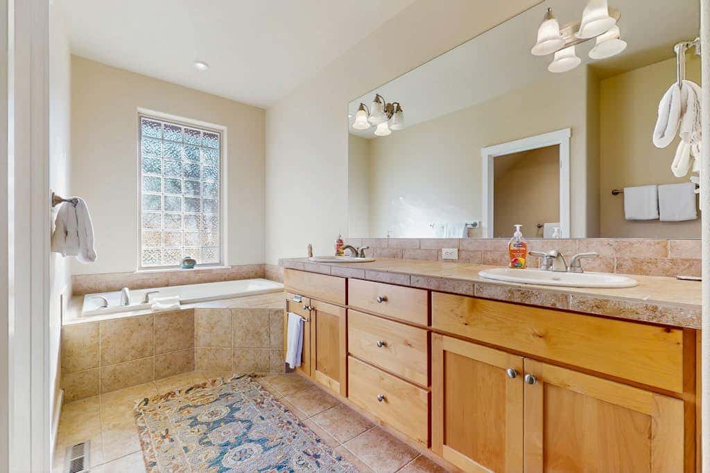 Dog-friendly townhome with mountain views, pools, hot tubs, fitness room, & W&D