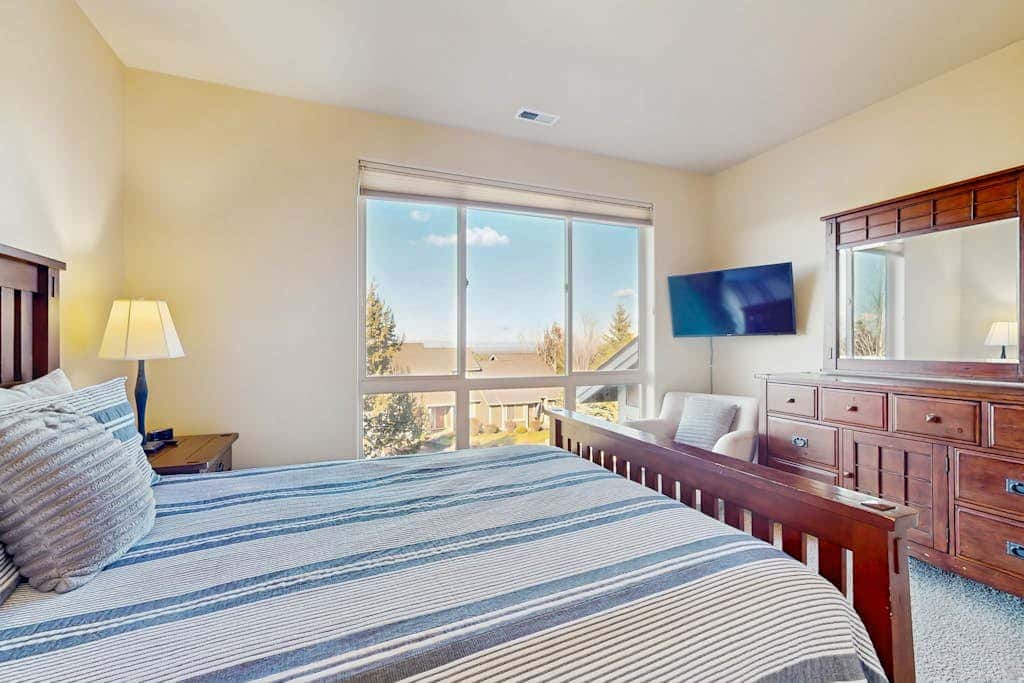 Dog-friendly townhome with mountain views, pools, hot tubs, fitness room, & W&D