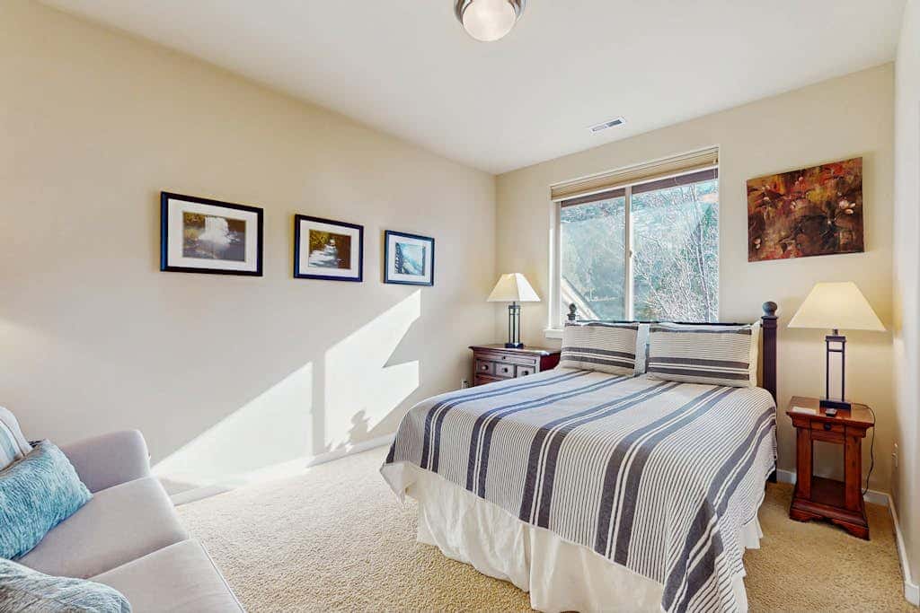 Dog-friendly townhome with mountain views, pools, hot tubs, fitness room, & W&D