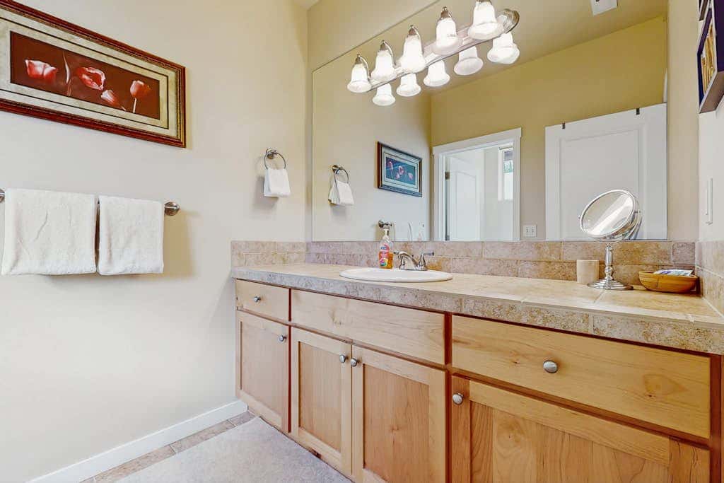 Dog-friendly townhome with mountain views, pools, hot tubs, fitness room, & W&D