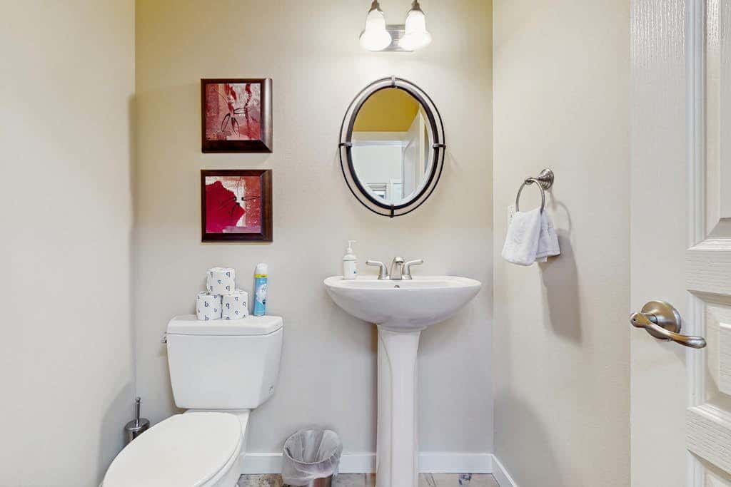 Dog-friendly townhome with mountain views, pools, hot tubs, fitness room, & W&D