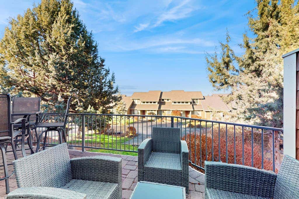 Dog-friendly townhome with mountain views, pools, hot tubs, fitness room, & W&D