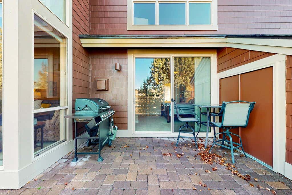 Dog-friendly townhome with mountain views, pools, hot tubs, fitness room, & W&D