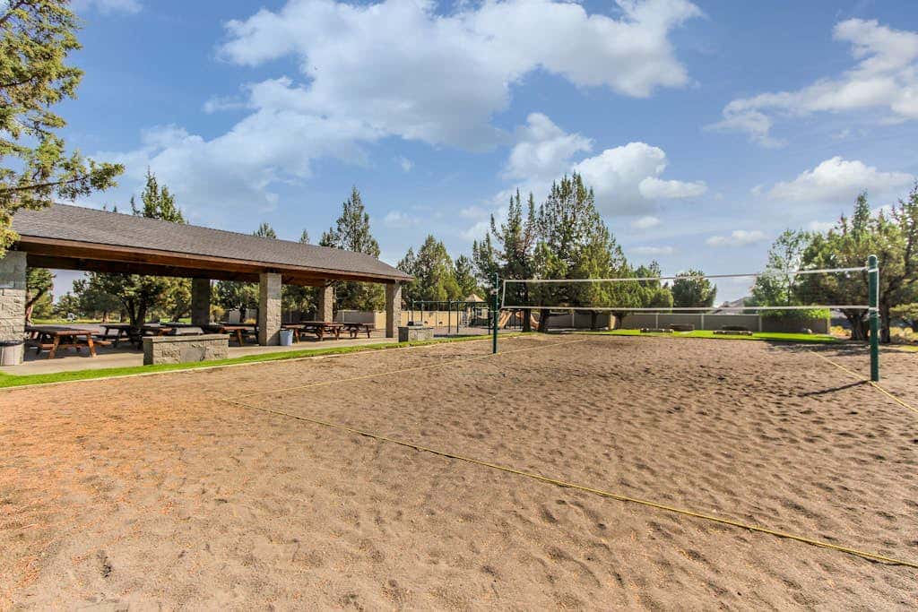 Dog-friendly townhome with mountain views, pools, hot tubs, fitness room, & W&D