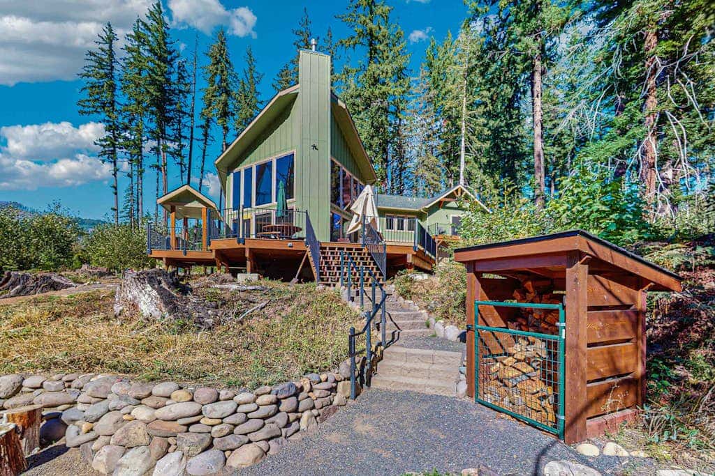 Unique riverfront home & cabin with amazing views, deck, & W&D - dog-friendly