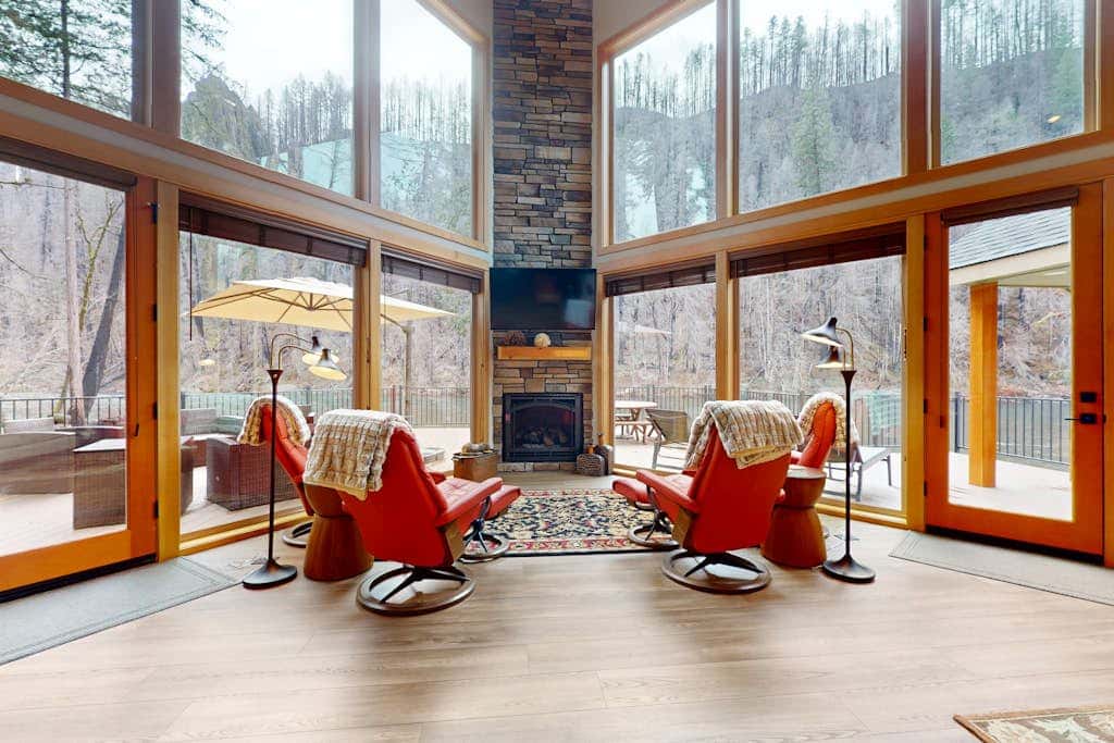 Fully rebuilt riverfront home with deck, fireplace, & W&D - dog-friendly