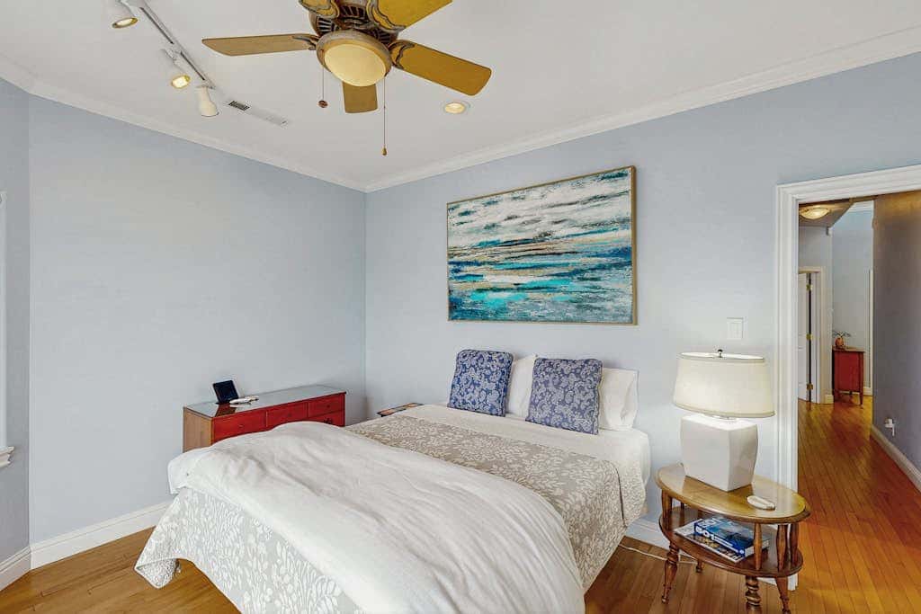 Oceanfront home with outdoor dining, WIFI, fireplace, gas grill, washer & dryer