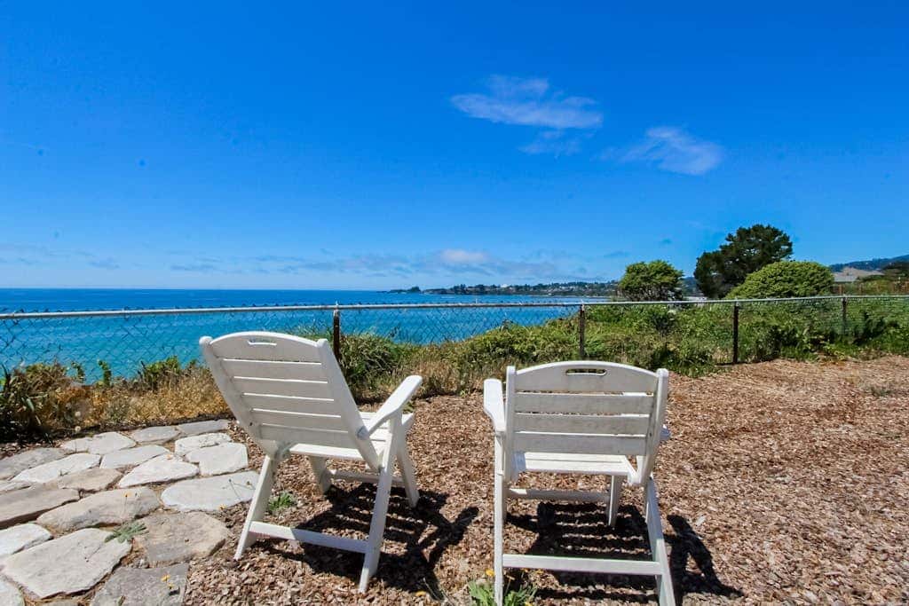 Oceanfront home with outdoor dining, WIFI, fireplace, gas grill, washer & dryer