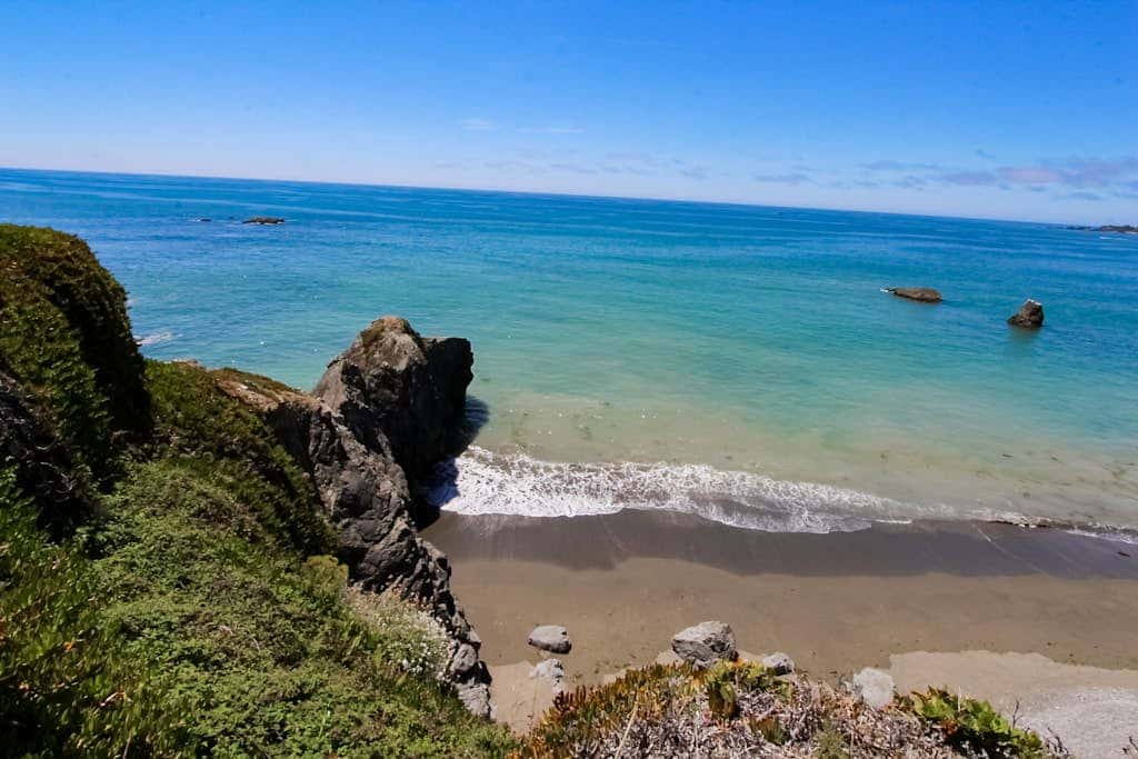 Oceanfront home with outdoor dining, WIFI, fireplace, gas grill, washer & dryer