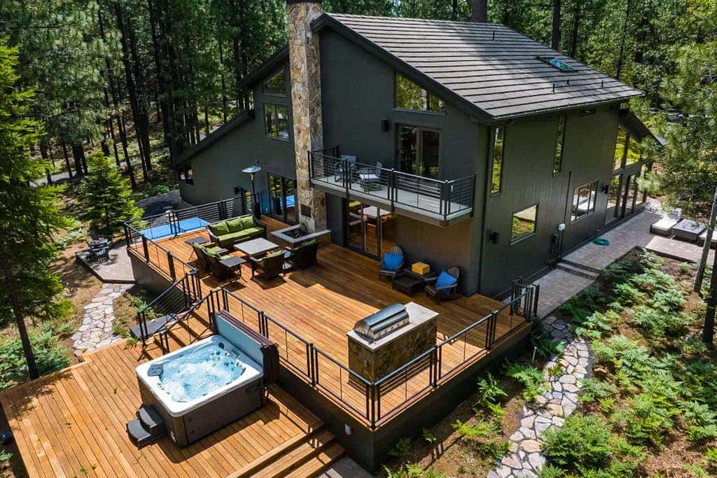 A modern mountain retreat designed for gathering, comfort and connection