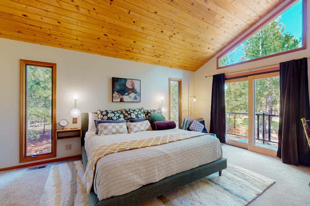 A modern mountain retreat designed for gathering, comfort and connection