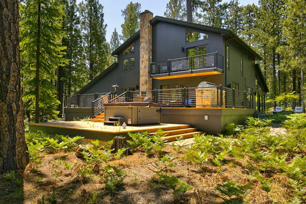 A modern mountain retreat designed for gathering, comfort and connection