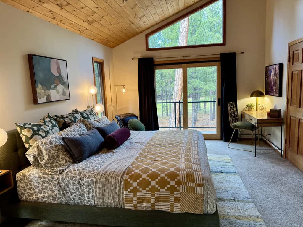 A modern mountain retreat designed for gathering, comfort and connection