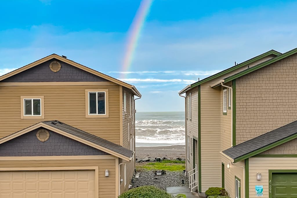 Beachy dog-friendly home, with ocean views, easy beach access, & private hot tub