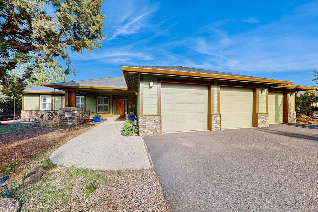 Cozy home with gas fireplace, private hot tub, & gas grill - in great neighborhood