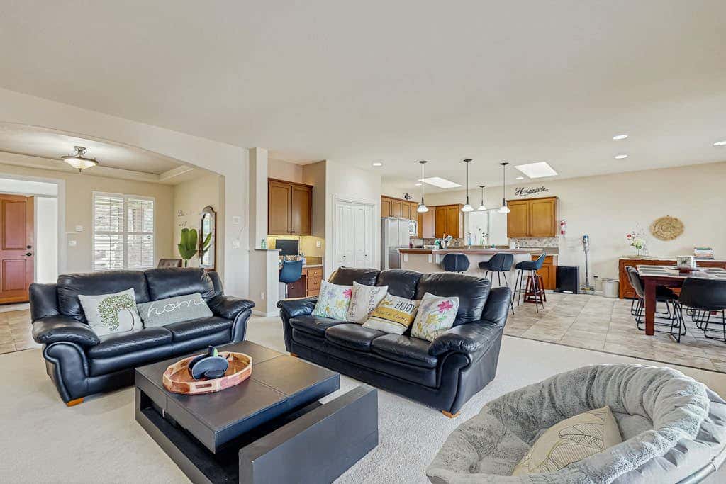 Cozy home with gas fireplace, private hot tub, & gas grill - in great neighborhood